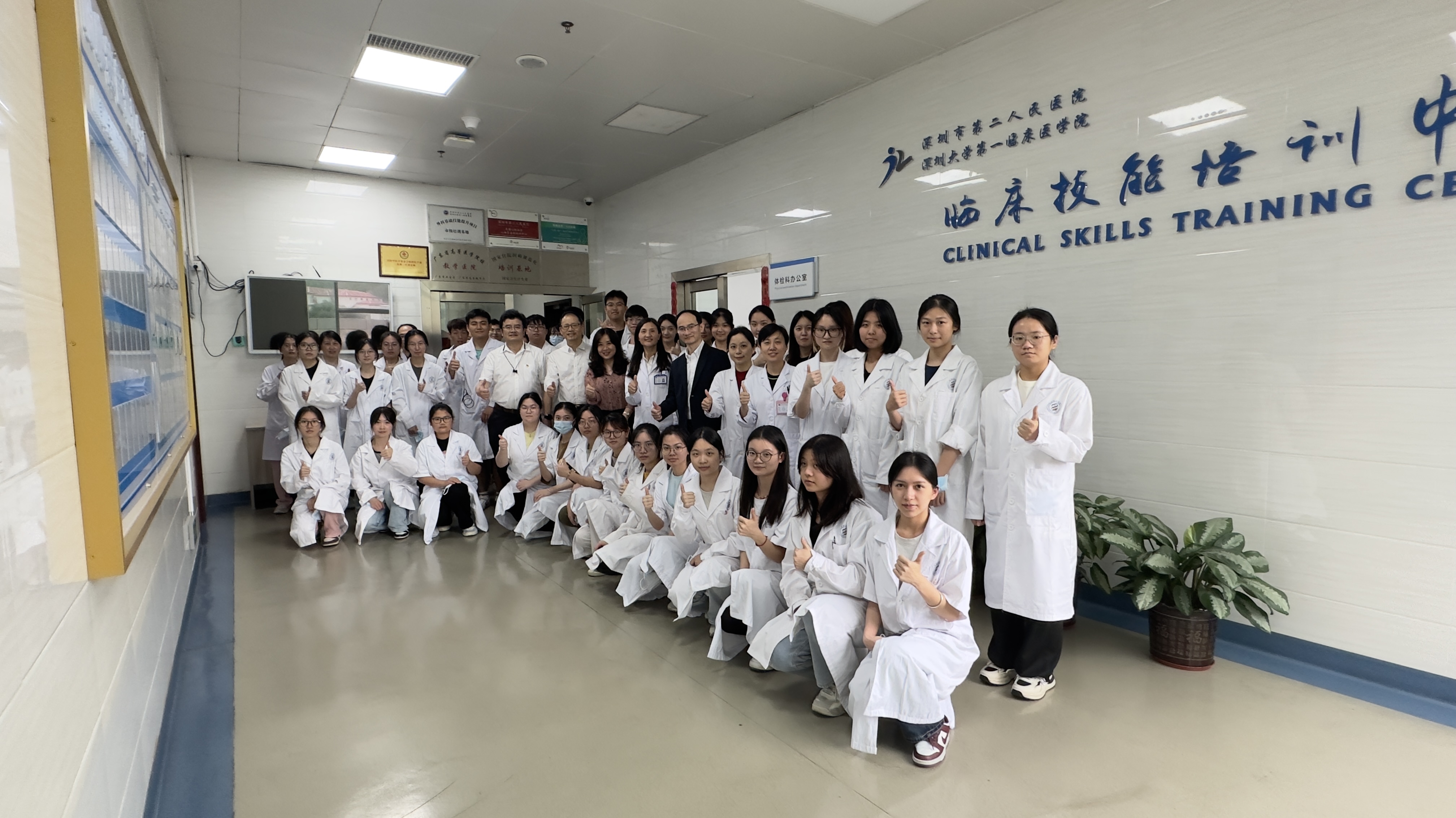 食药学院师生赴深圳市第二人民医院药学部参观学习-食品药品学院